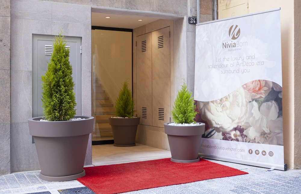 Nivia Born Boutique Hotel 24/36