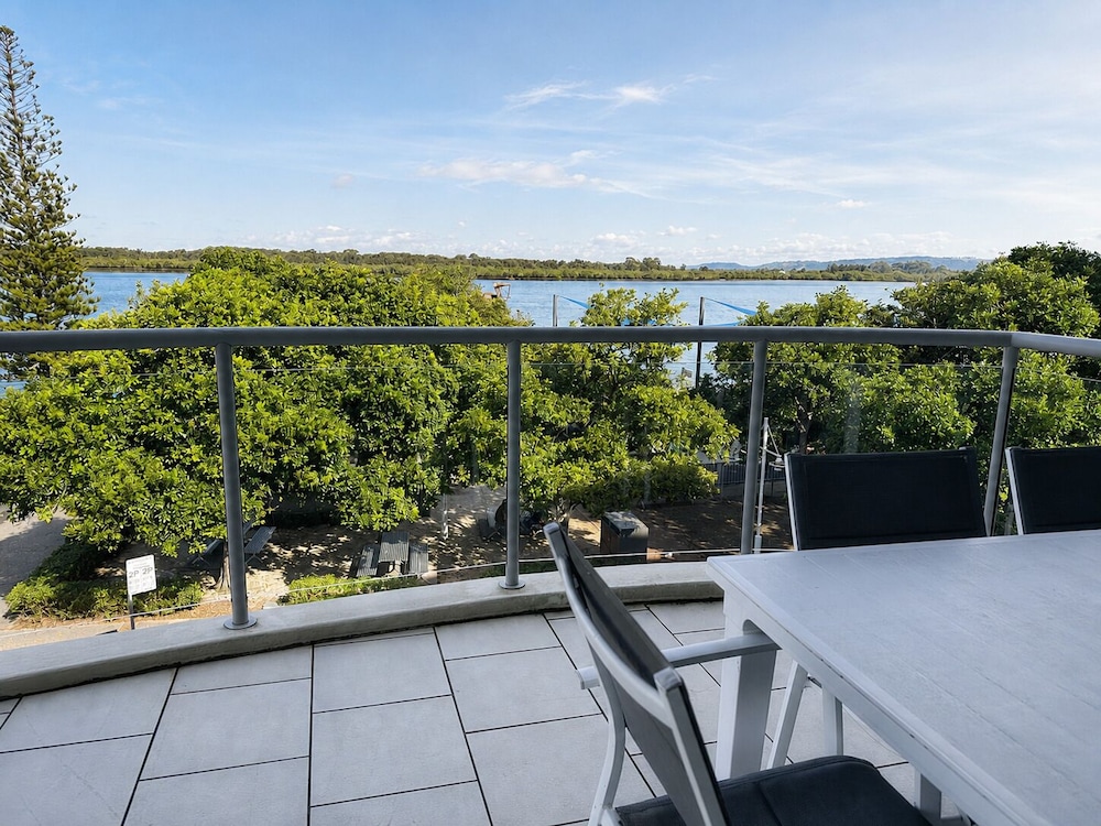 Riverside Holiday Apartments 44/78