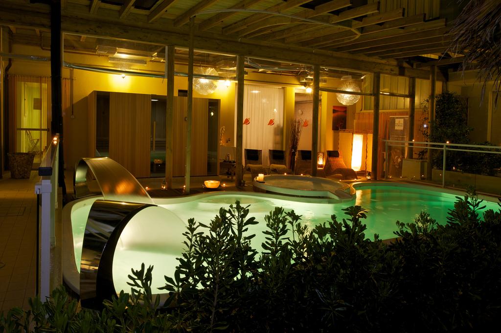 swimming pool spa