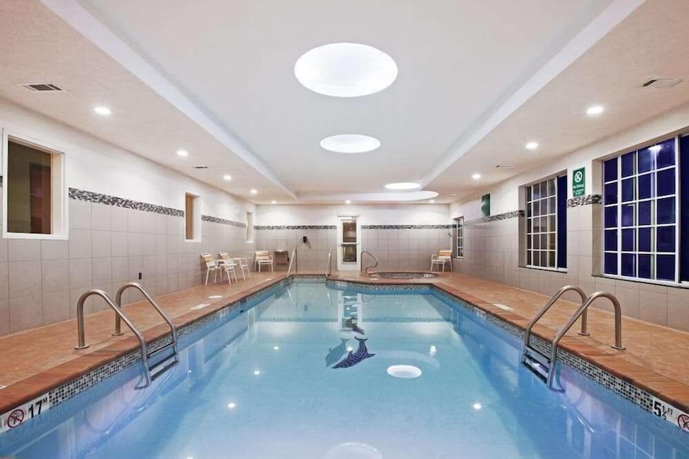 La Quinta Inn & Suites by Wyndham Tulsa - Catoosa Route 66 22/36
