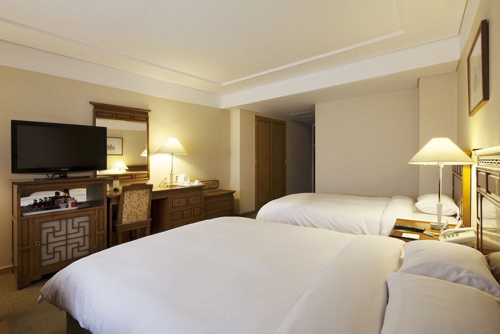 Commodore Hotel Busan 9/62
