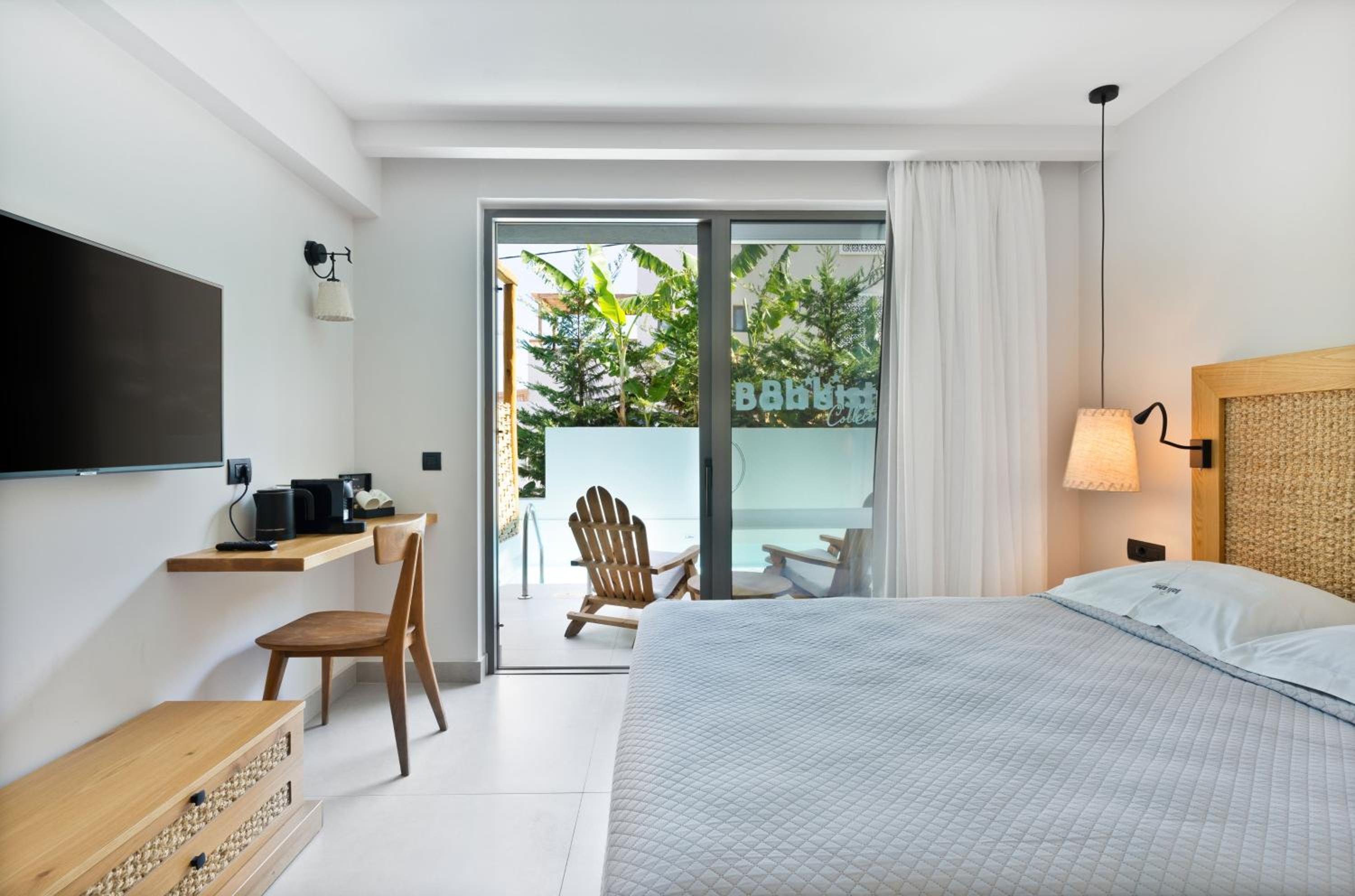 Junior Suite, Garden or Side Sea View, Shared Pool