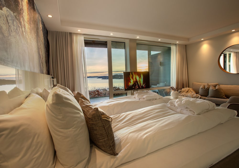 Family Suite, 2 Murphy Beds, Queen Bed