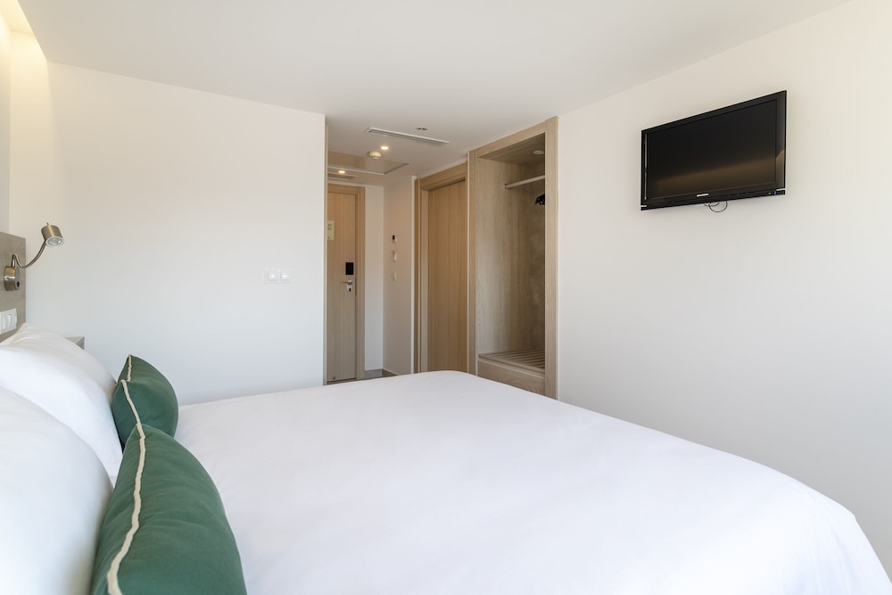Halley Hotel & Apartments Affiliated by Melia 11/36