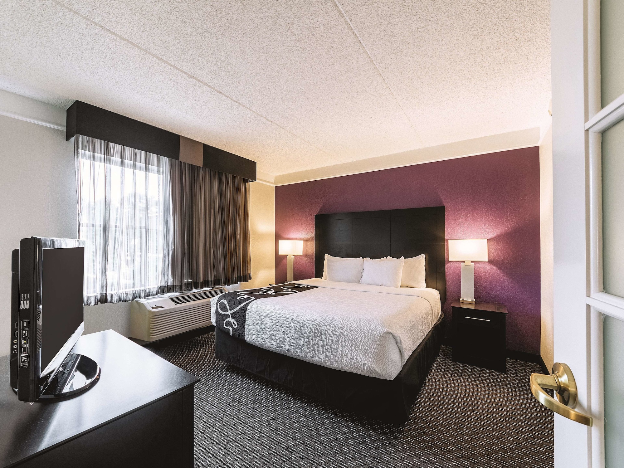 Deluxe, Suite, Queen Bed, Accessible