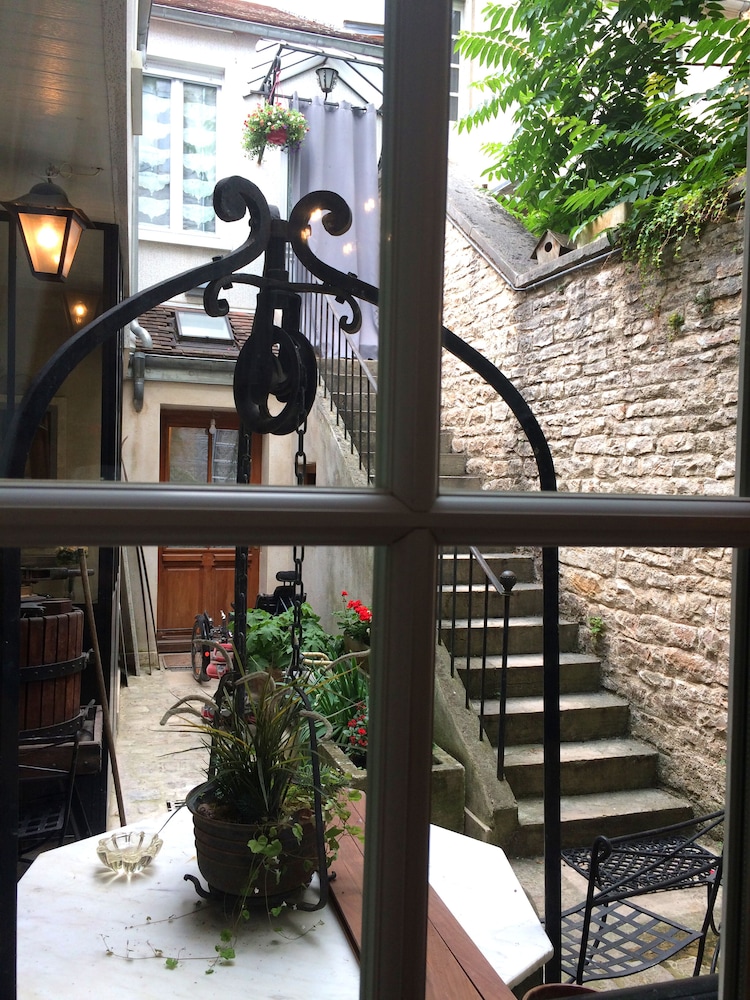 Le Petit Tertre - Chambres D'hotes 54/65