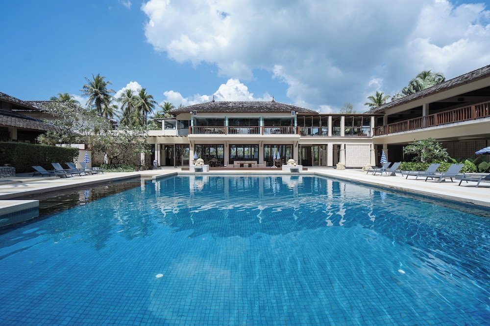 The Grand Southsea Khaolak Beach Resort in TAKUA PA
