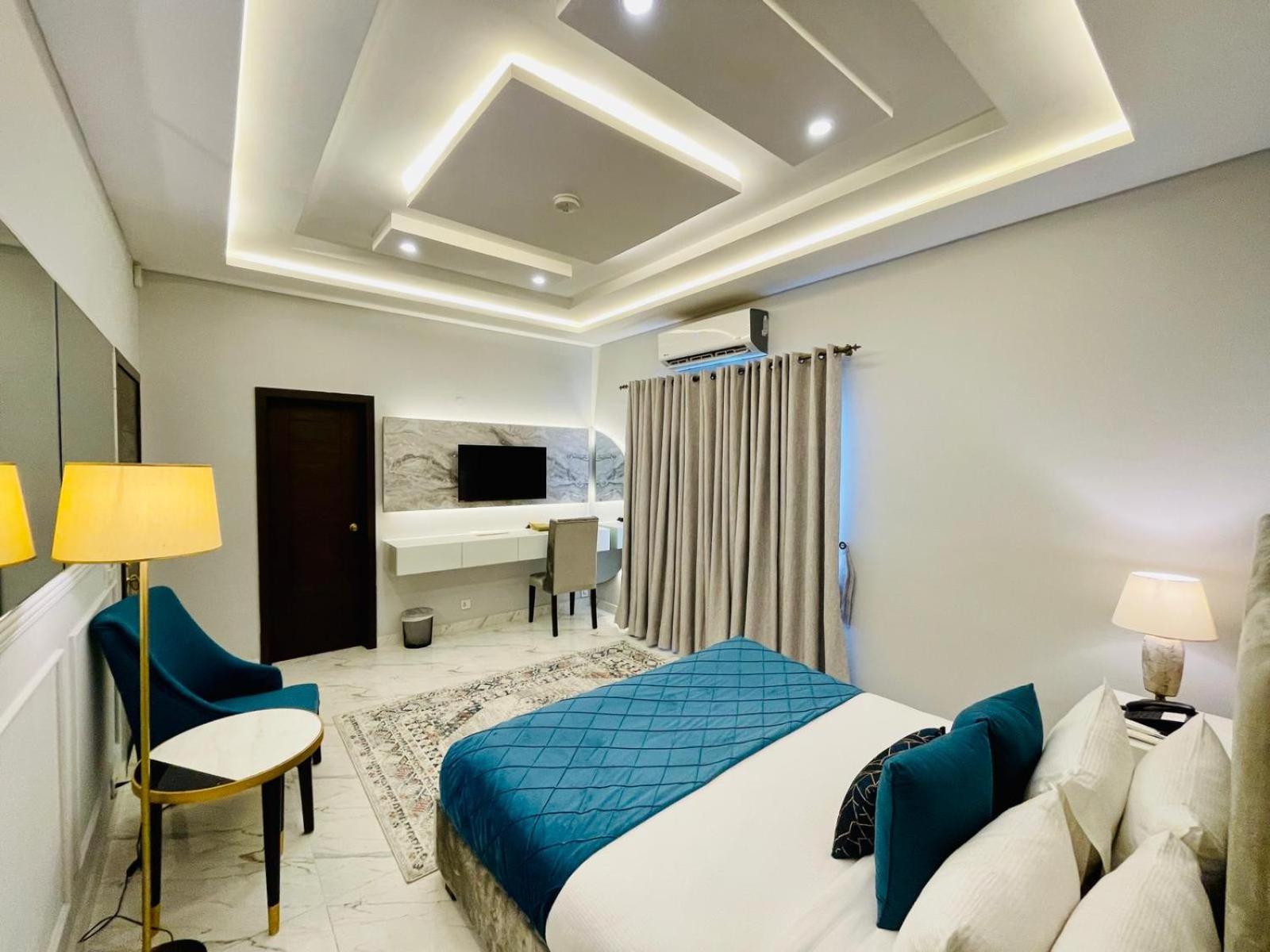 Faletti's Grand MM Alam Road 26/60