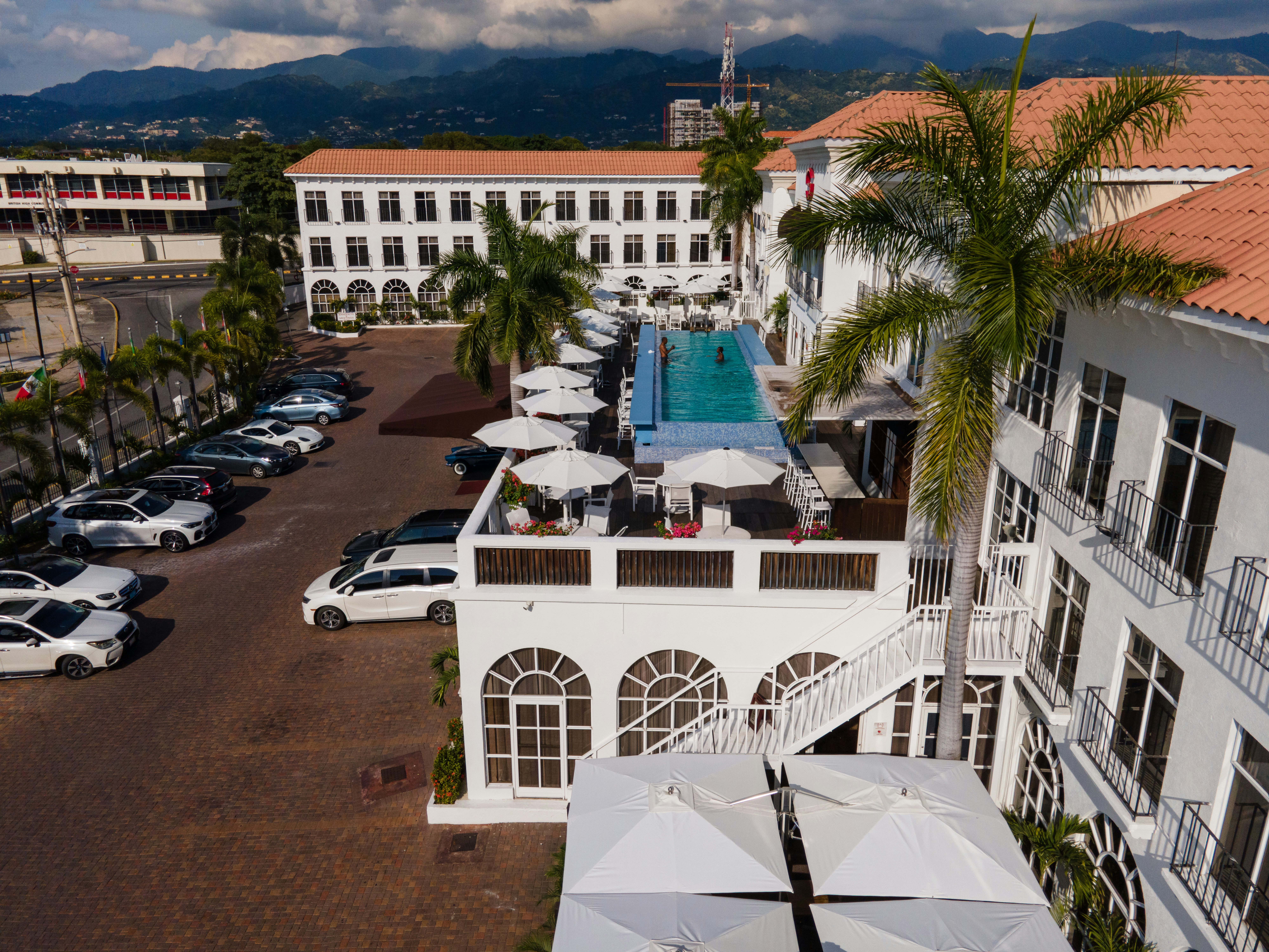 Spanish Court Hotel 50/50