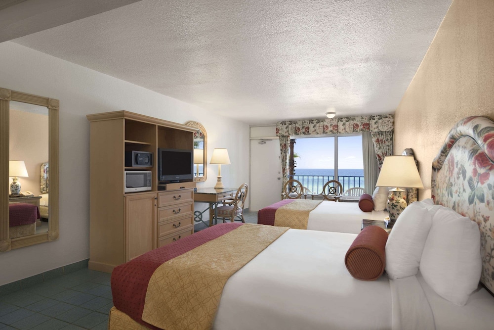 Days Inn By Wyndham Panama City Beach/Ocean Front 19/53