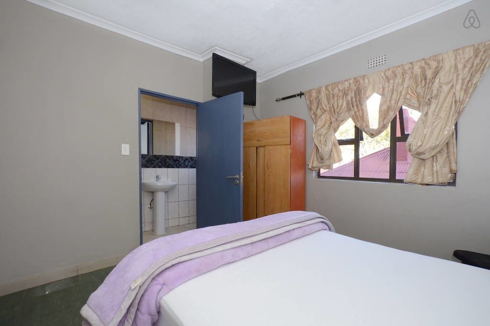 Legacy Guest Lodge 14/26