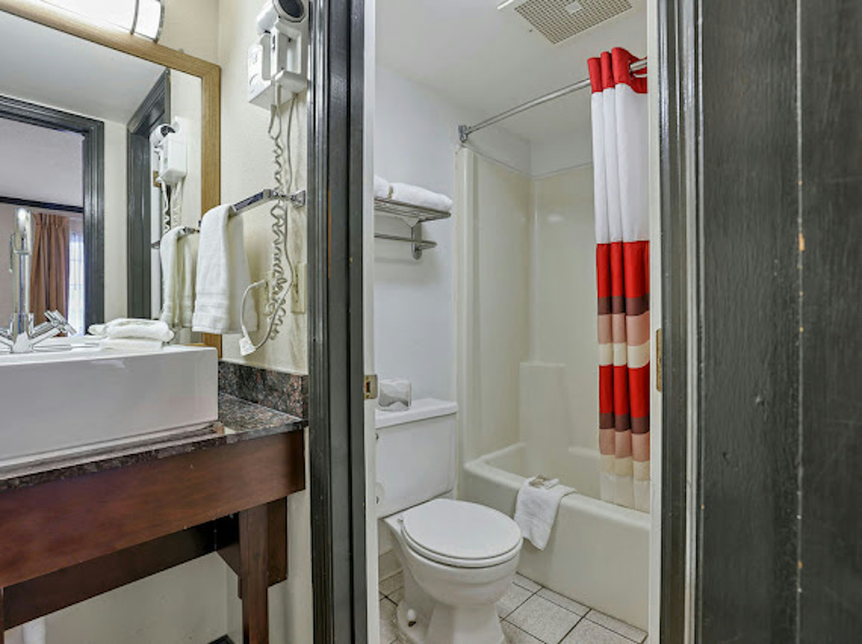 غرفة سوبيريور بسرير كينج، Red Roof Inn Uhrichsville 4/5