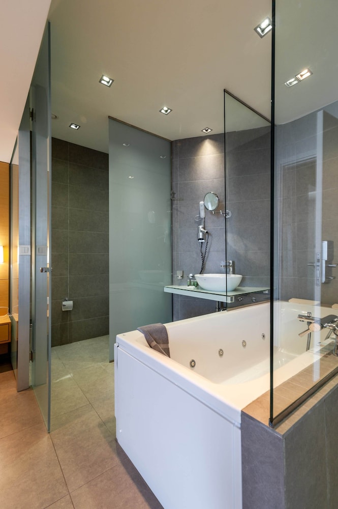 Atlantis Boutique City Hotel 68/69