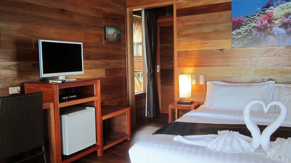 Ten Moons Lipe Resort 12/50
