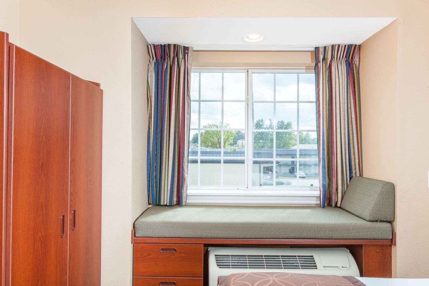 Microtel Inn And Suites By Wyndham Rogers 3/9