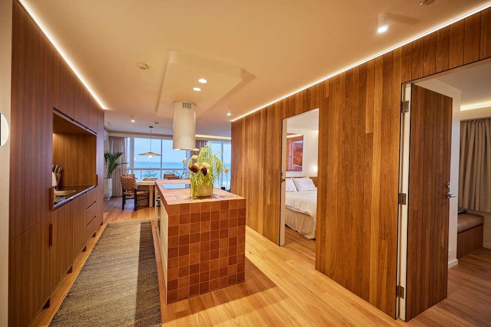 Burleigh Beach Tower 21/49
