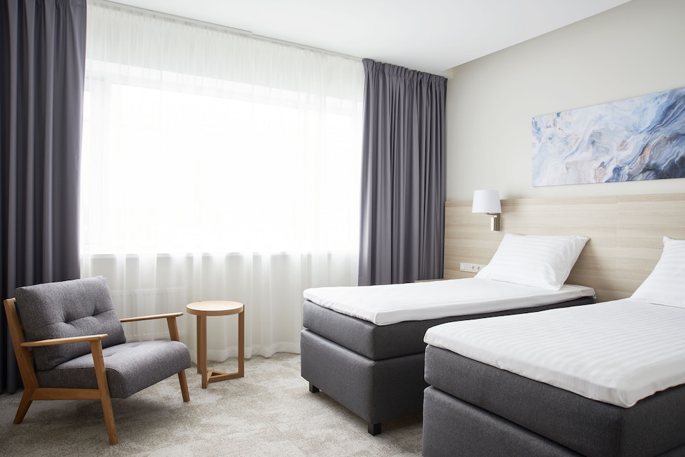 SUPERIOR, DOUBLE OR TWIN BED