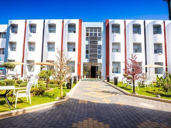 Hospitality Inn 43/52