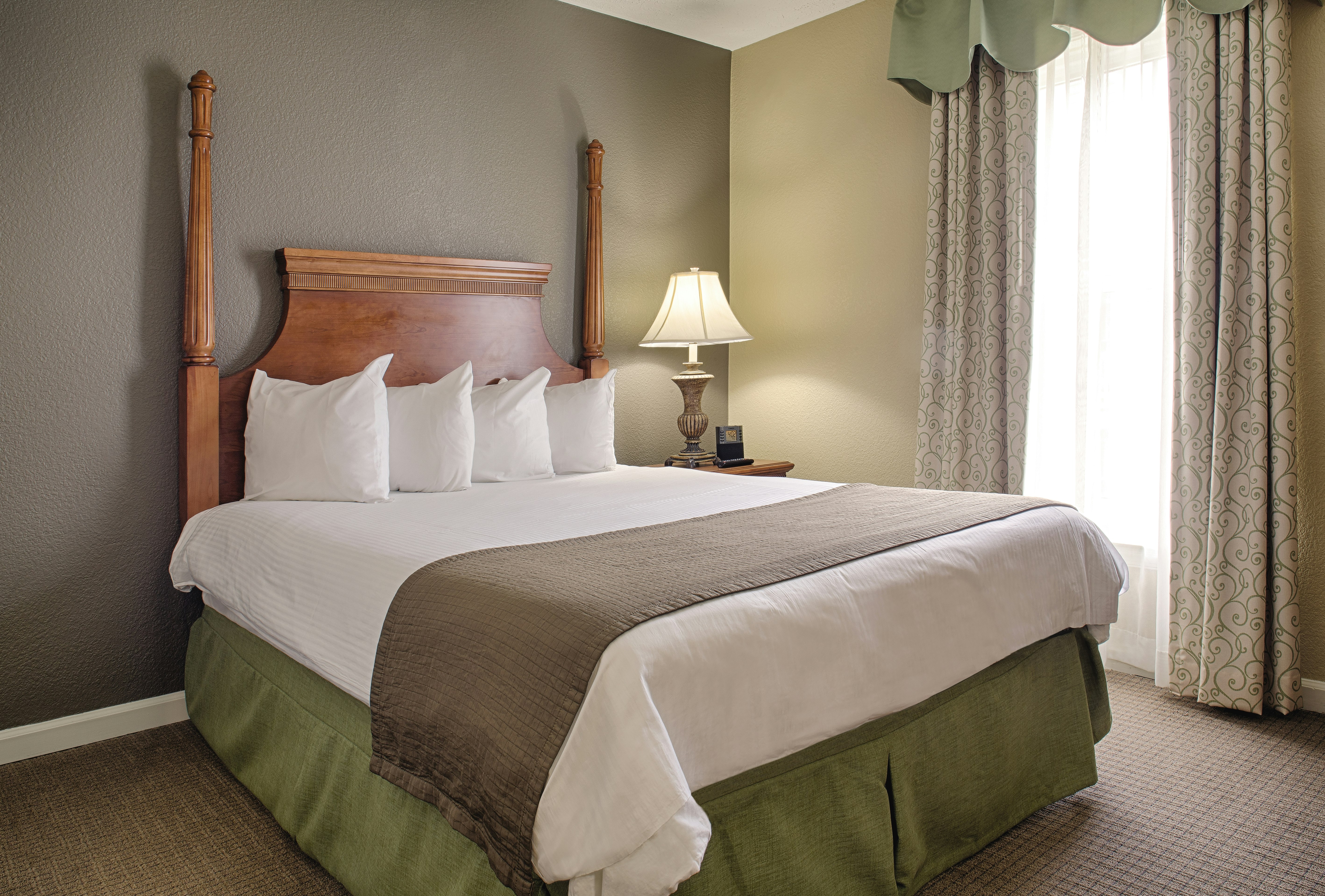 1 BEDROOM, SUITE