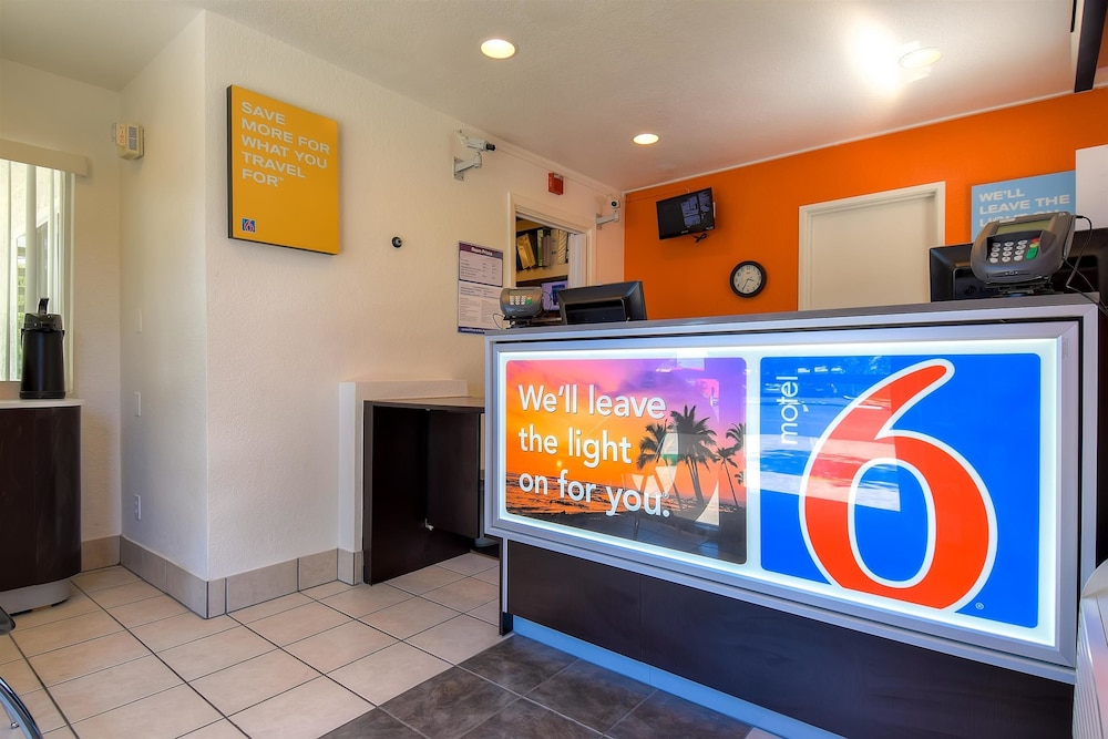 Motel6 San Diego, CA - North 11/61