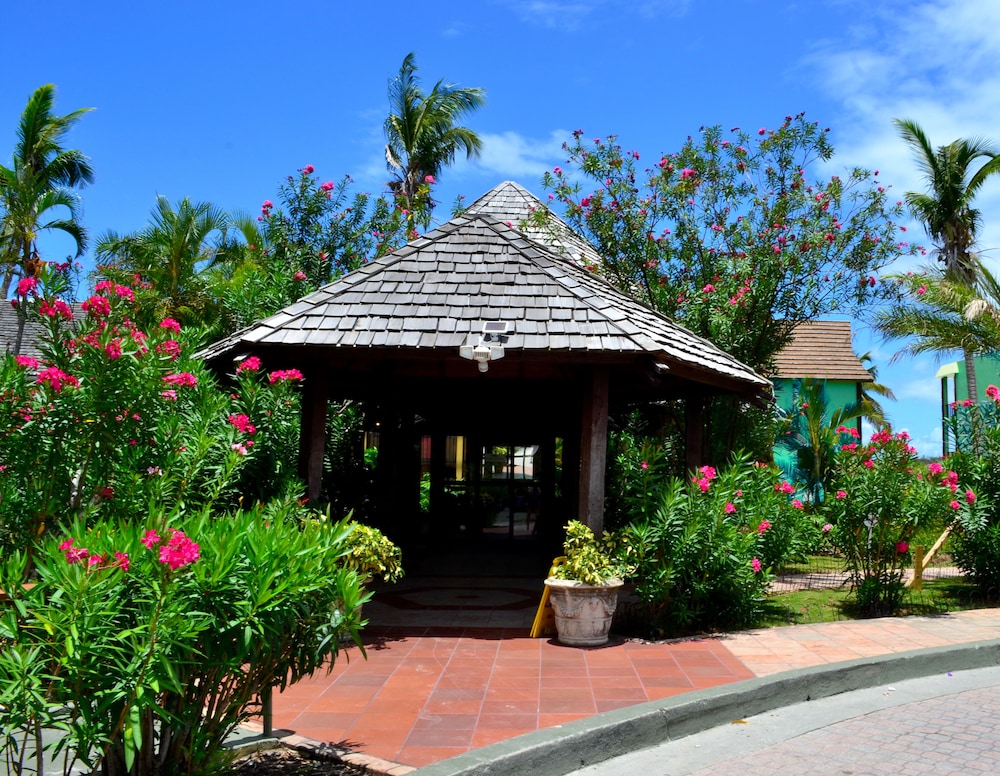 Emerald Beach Resort 6/74
