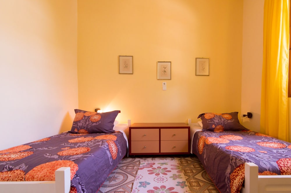 4 BEDROOMS, TRADITIONAL, VILLA, SEA VIEW