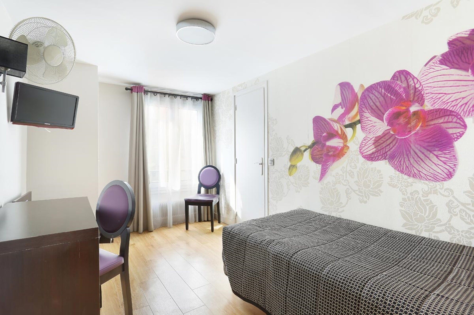 ROOM, SINGLE