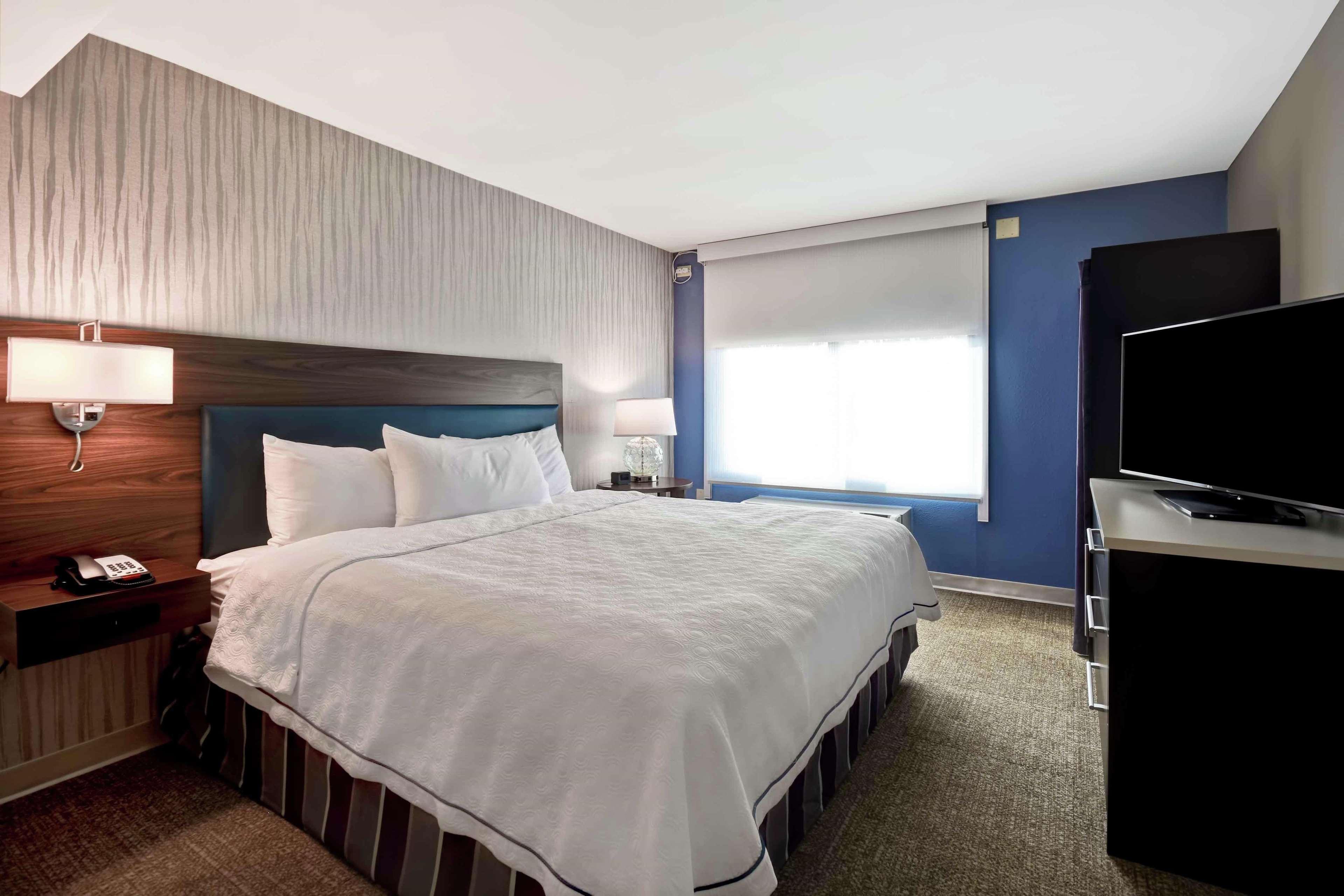 Studio, King Bed