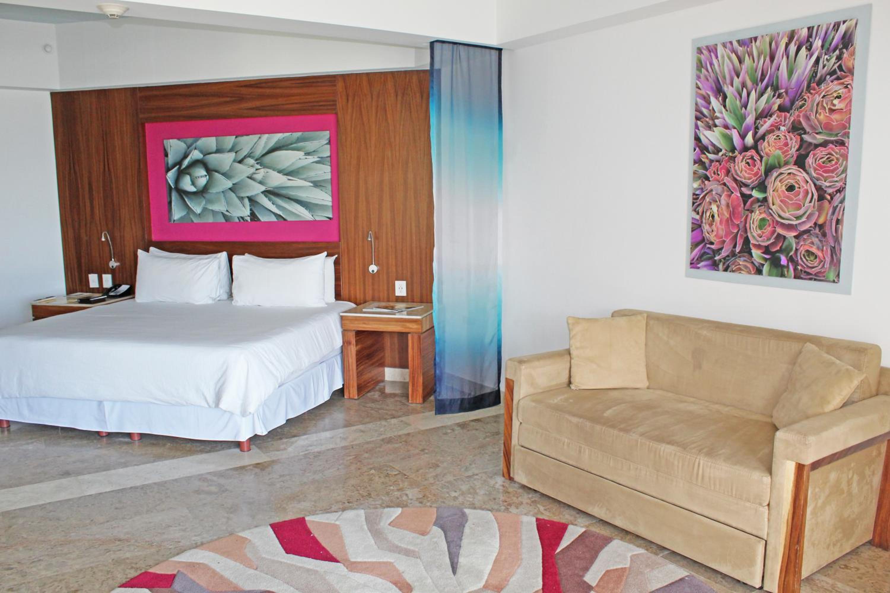 Altitude, Governor, Suite, Queen Bed, Ocean View, Sofa