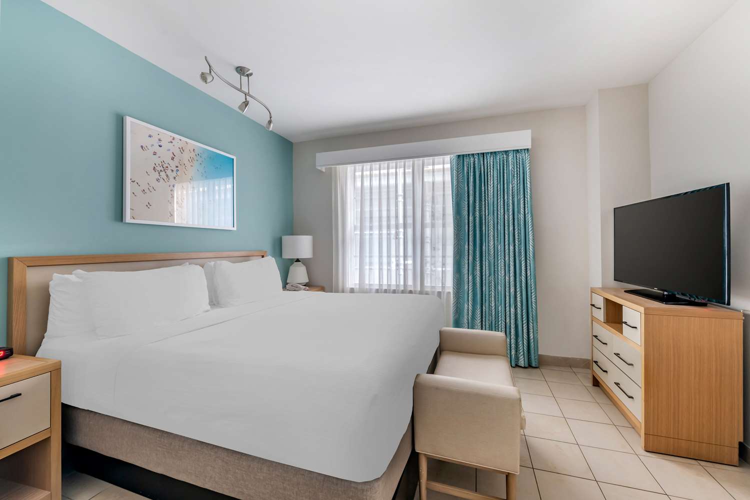 2 BEDROOMS, SUITE, 2 KING BEDS, SOFA
