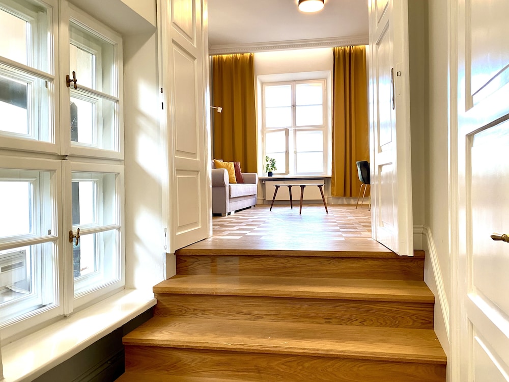 Luxury Mint Apartments Main Square 22/50
