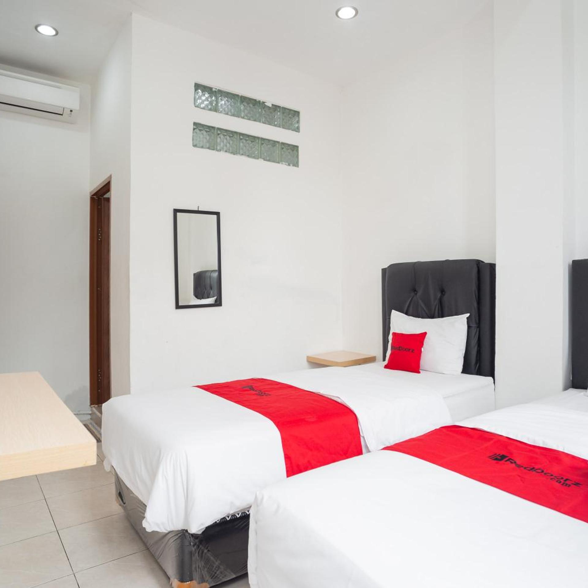 Standard, Twin Beds