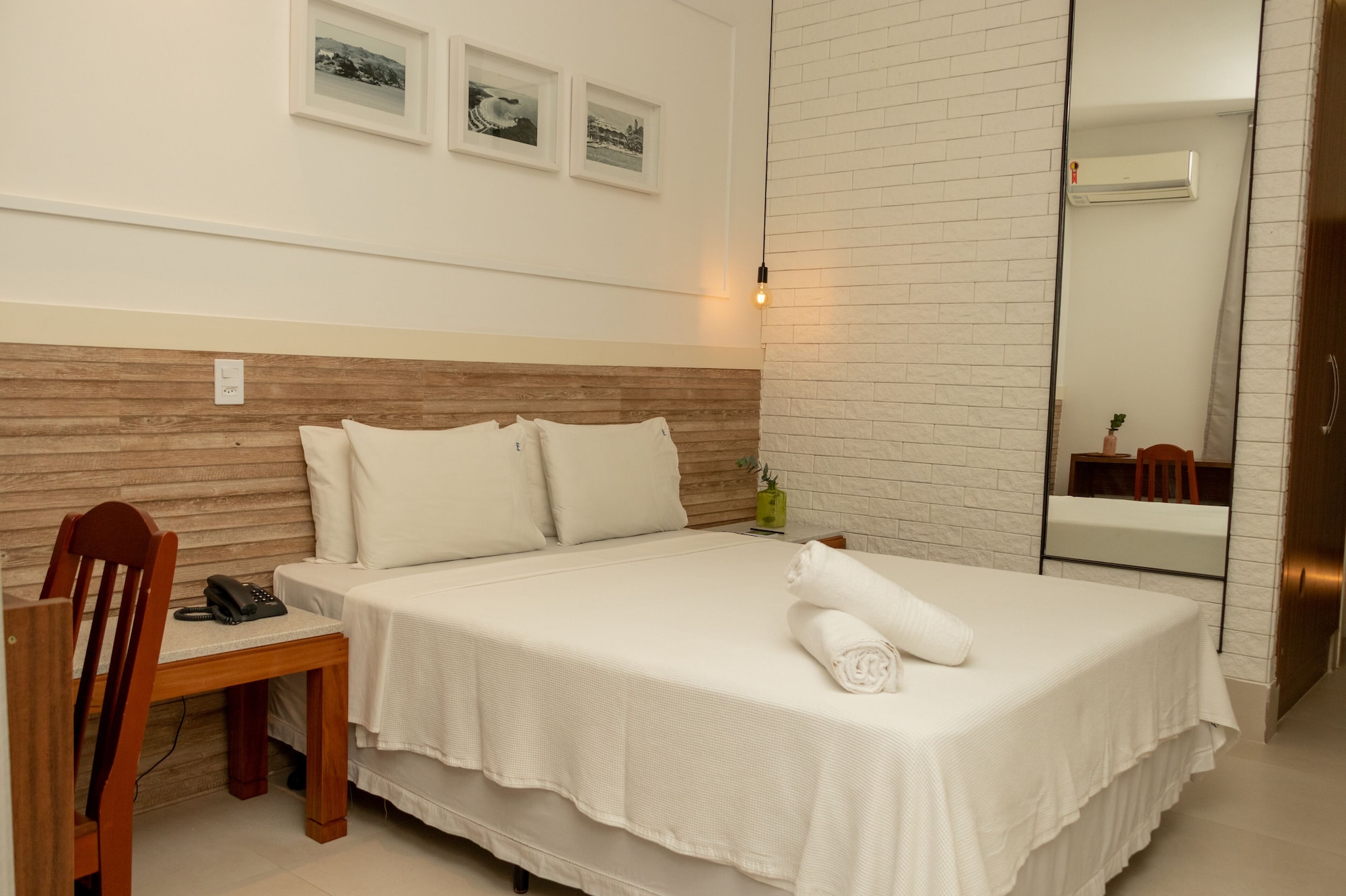 DELUXE, QUEEN BED