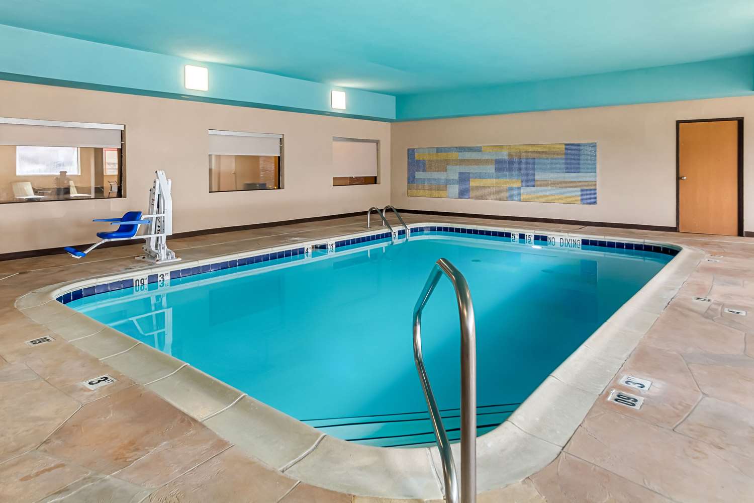 Comfort Suites Vincennes, IN 41/47