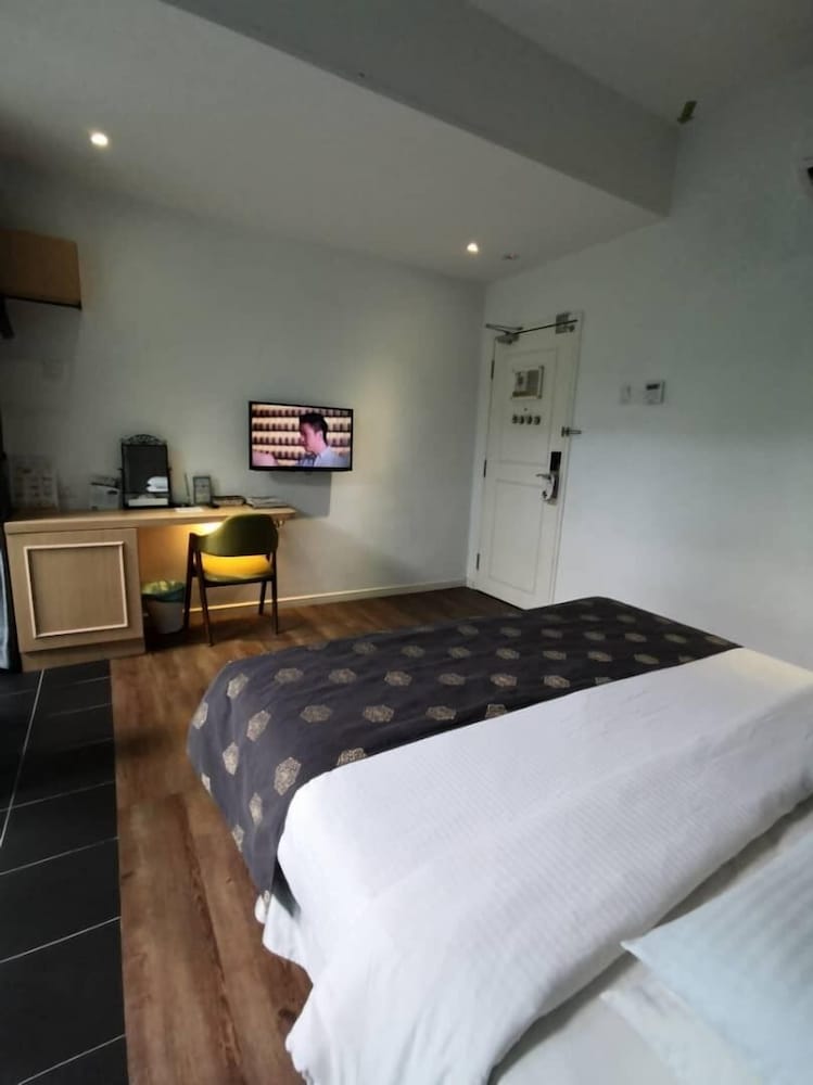 Havona Boutique Hotel at Mount Austin 12/48