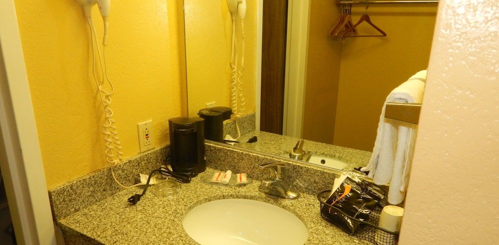 Super 8 By Wyndham Amarillo Central Tx 53/57