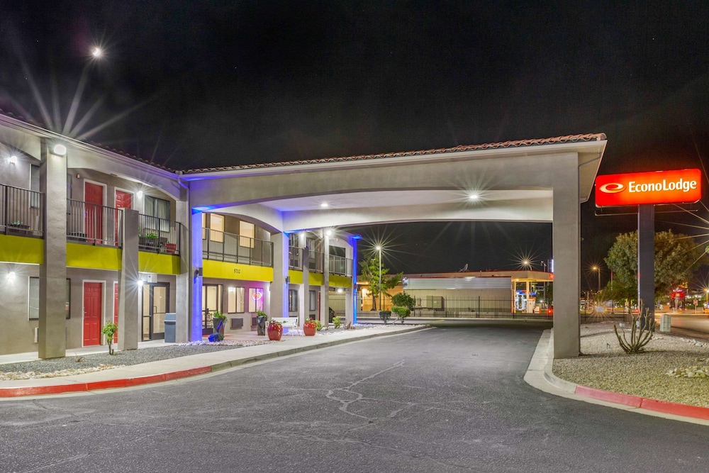 Econo Lodge West Coors Blvd 21/34