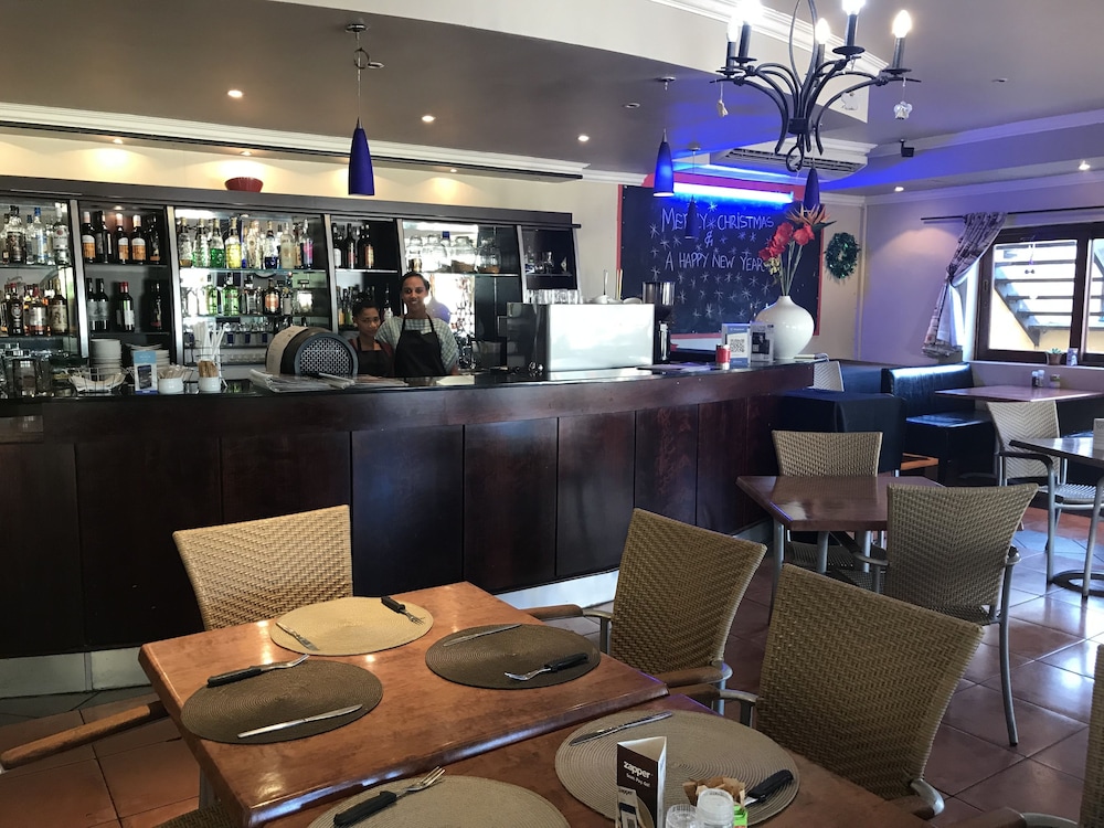 VJ's Guesthouse & Restaurant 11/16