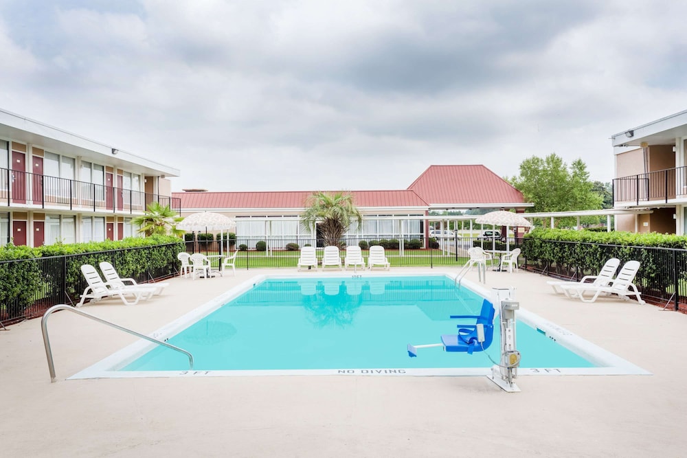 Days Inn by Wyndham Goldsboro 45/53