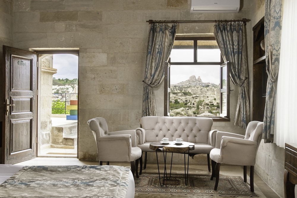 Doors Of Cappadocia 25/50