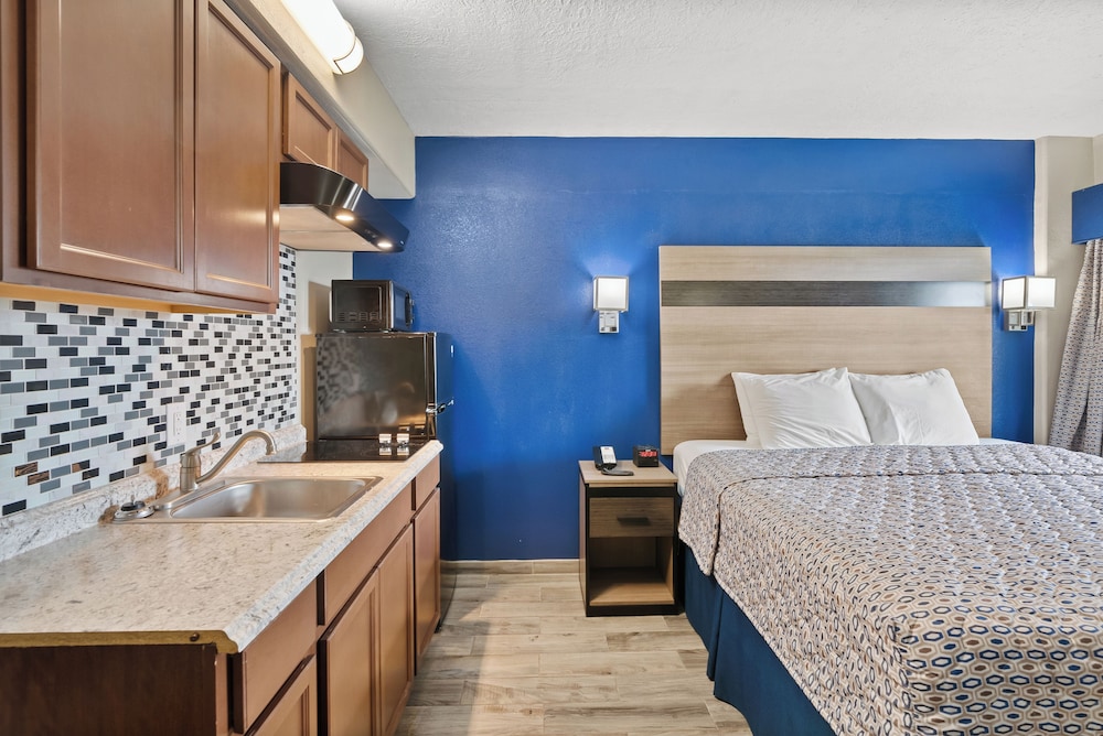 غرفة قياسية بسرير كينج بمطبخ صغير لذوي الإعاقة، Blue Wave Inn 3/10