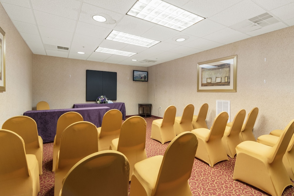 Sleep Inn & Suites Newport News City Center Area 39/41