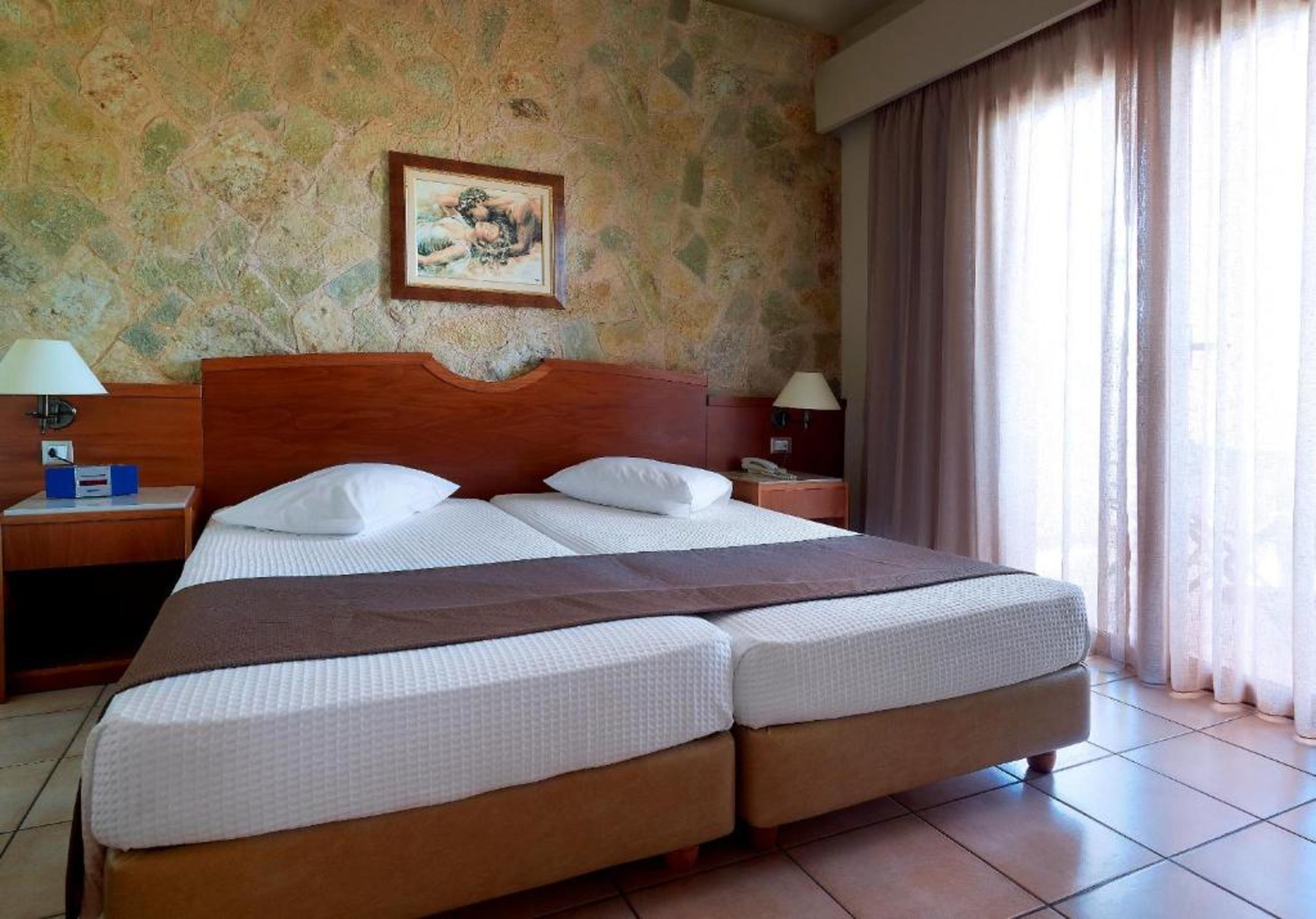 2 BEDROOMS, SUITE