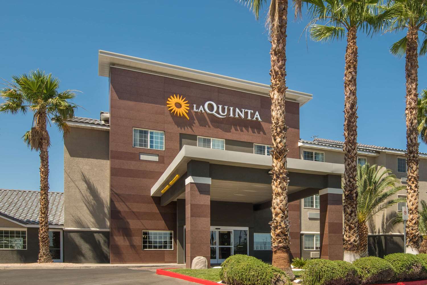 La Quinta Inn and Suites by Wyndham Las Vegas Nellis 1/11