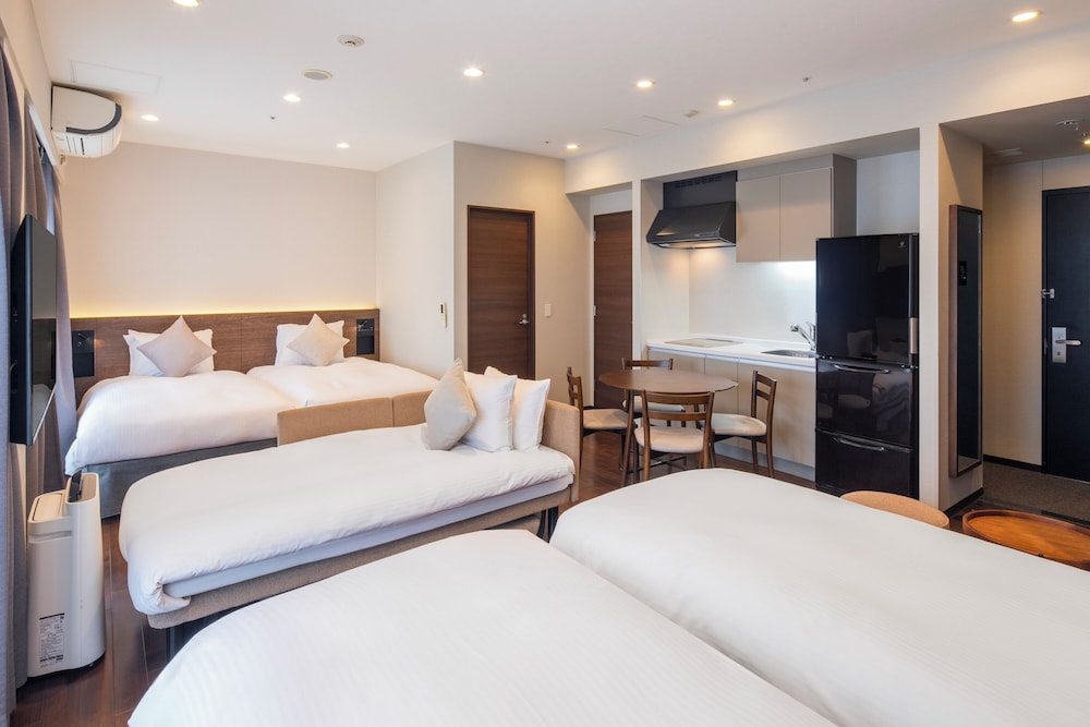 Family, Twin Beds, 2 Trundle Beds, Sofa, Kitchen