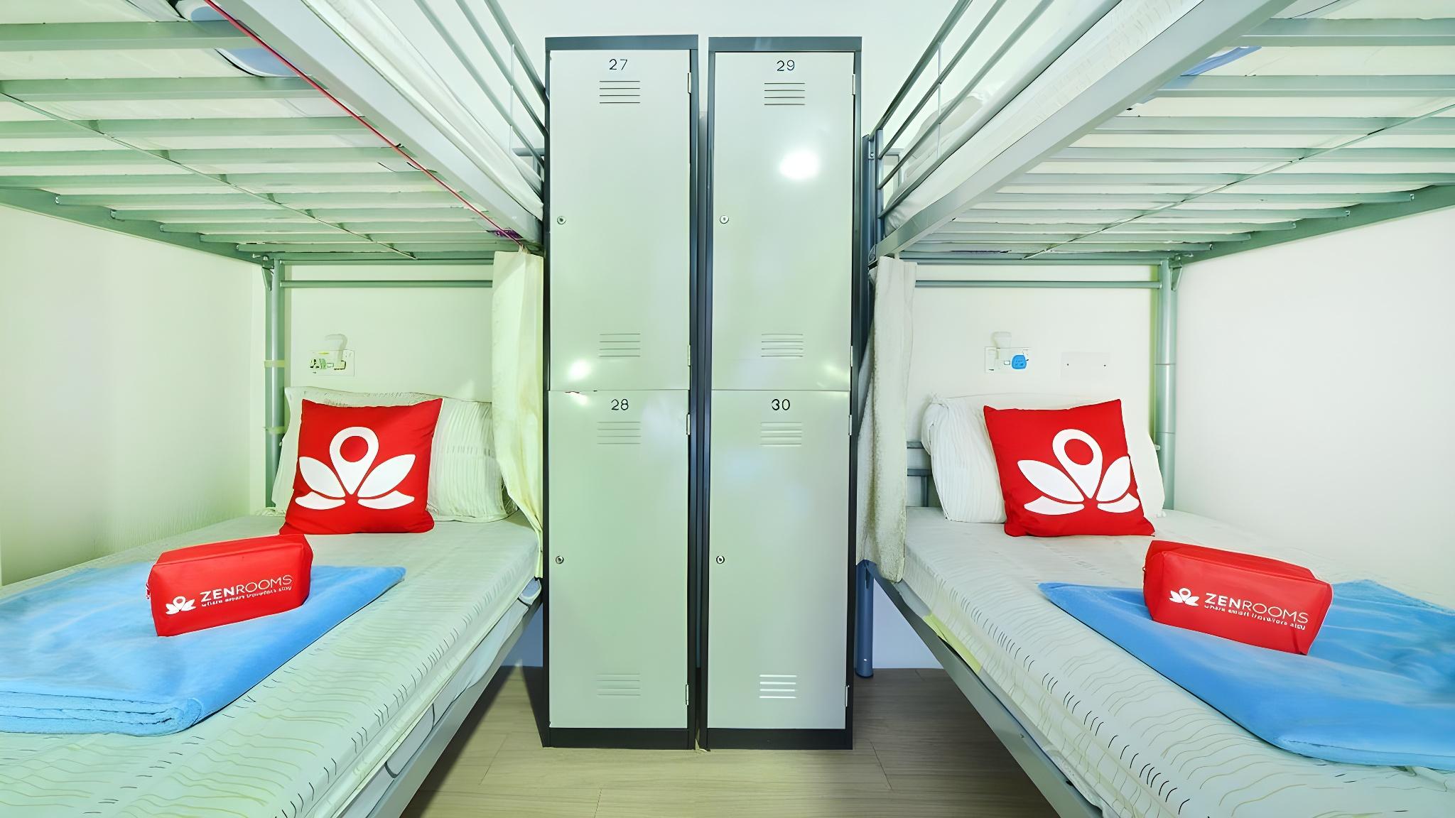 Private, 4 Beds, Shared Bathroom, No Window