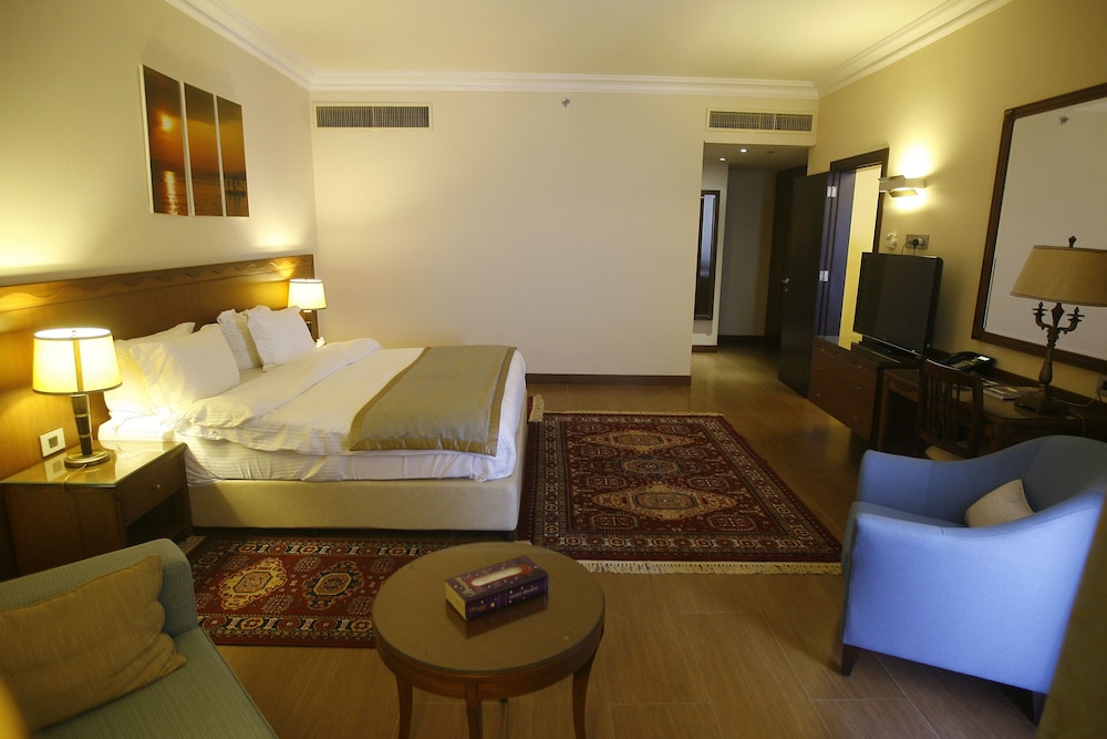 GOLDEN TULIP JIYEH MARINA RESORT 8/50