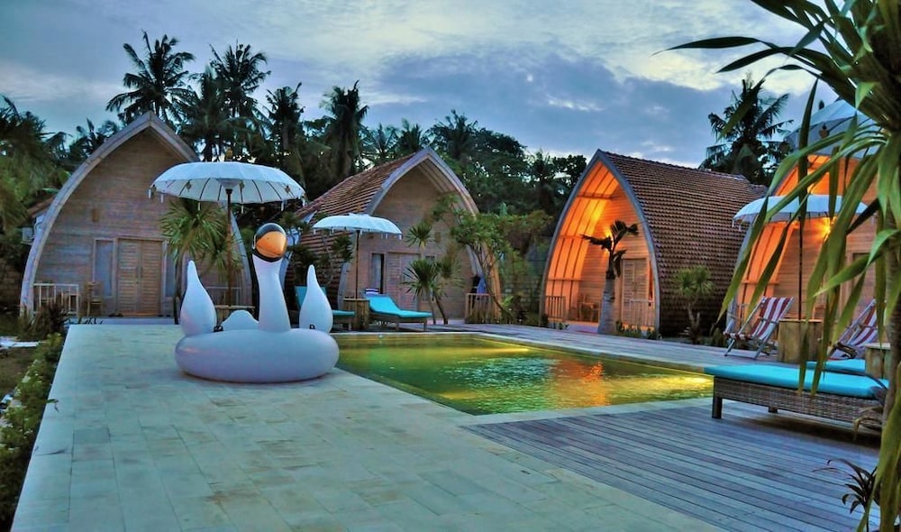 La Roja Bungalows 7/15