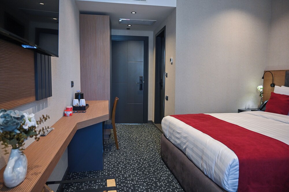 Landmark Hotel 19/50