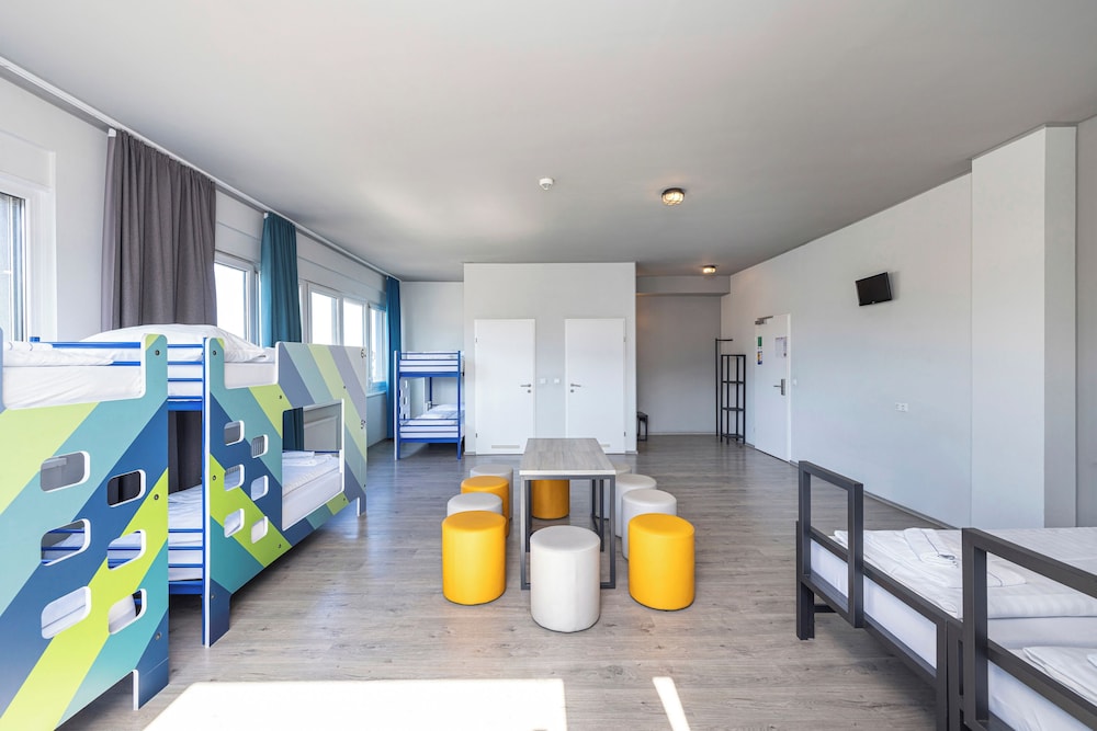 MIXED DORM, 8 BEDS
